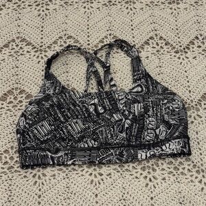 Lululemon Energy Bra Medium Support Size 6 for B-D Cup White And Black Yoga